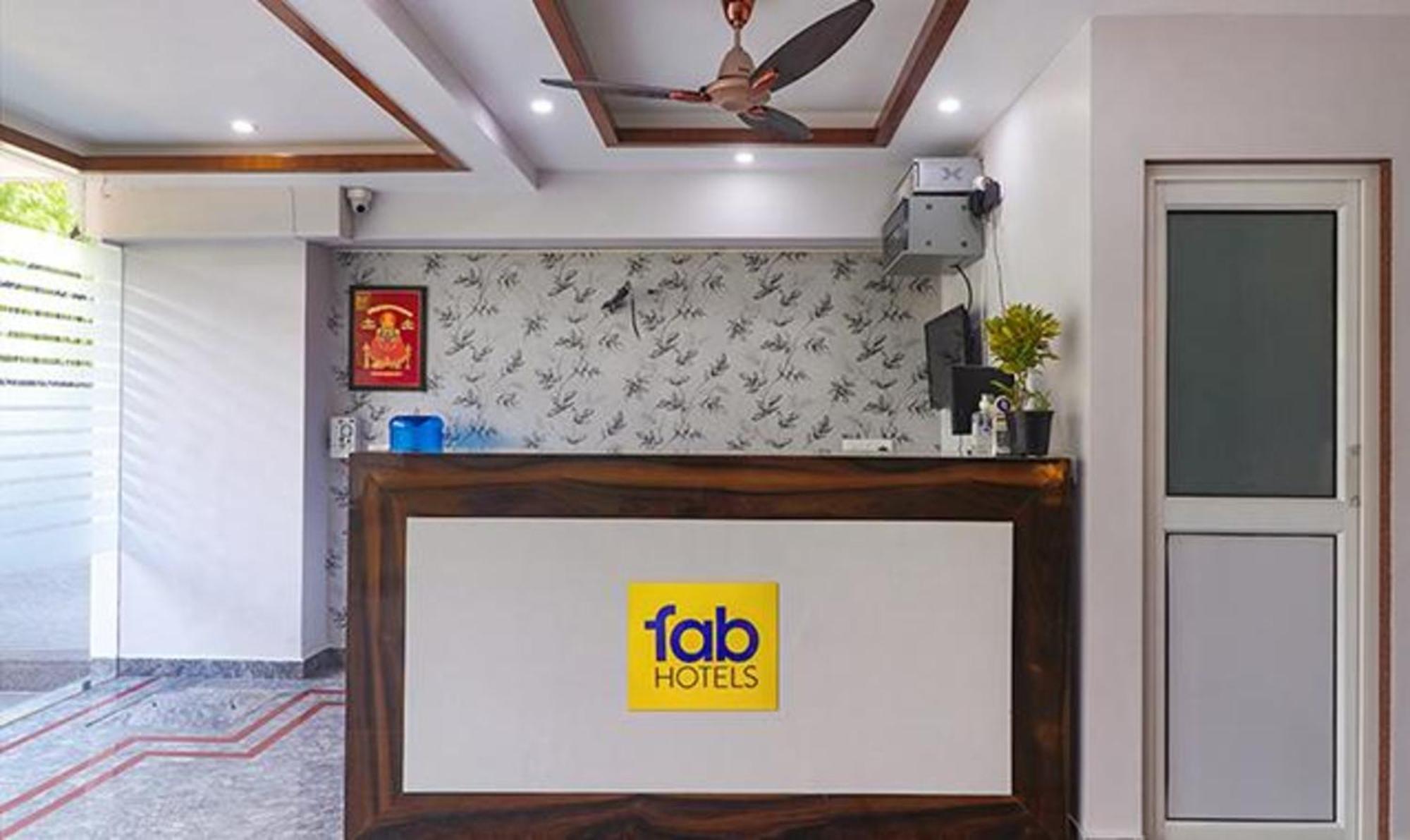 Fabhotel Star Corporate Suite 古尔冈 外观 照片