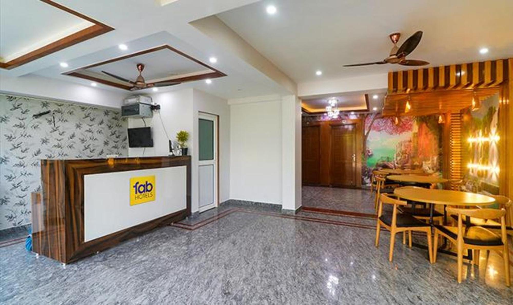 Fabhotel Star Corporate Suite 古尔冈 外观 照片